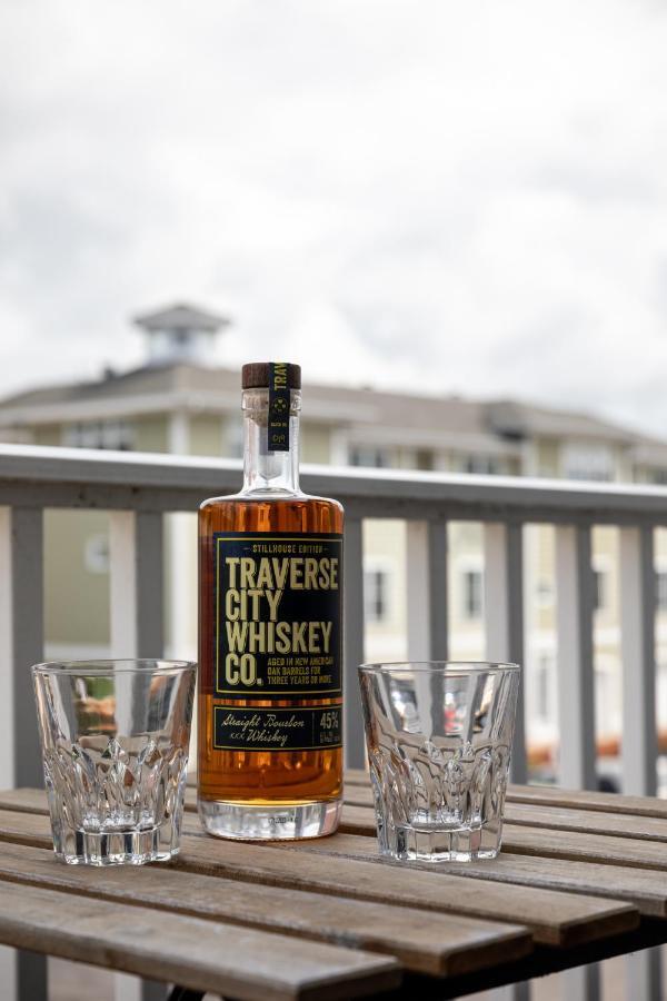 Midtown Modern - Urban Condo Walkable To Bars And Beach Traverse City Exterior foto