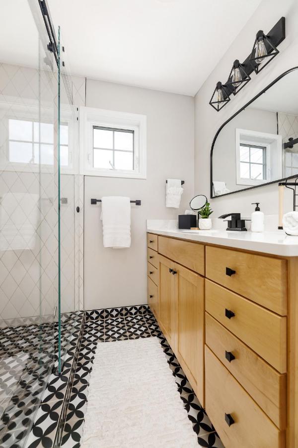 Midtown Modern - Urban Condo Walkable To Bars And Beach Traverse City Exterior foto