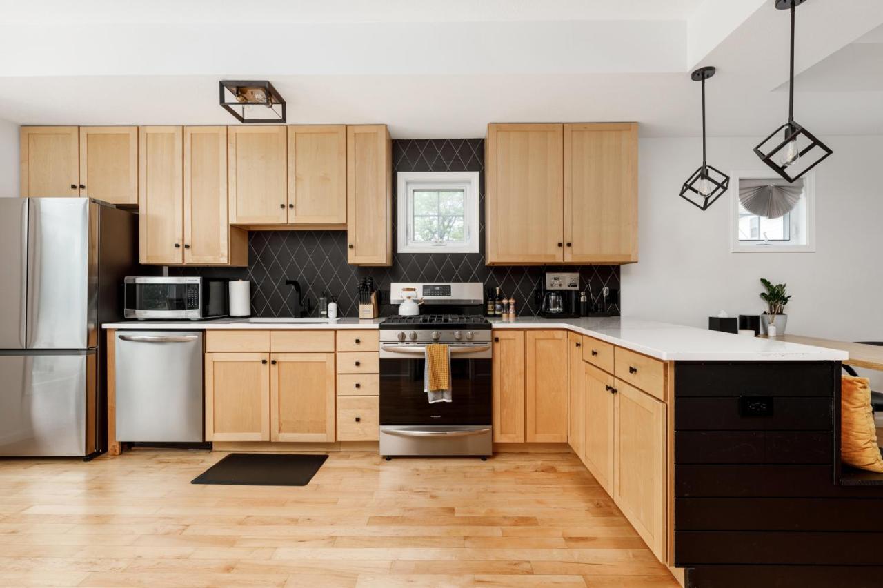 Midtown Modern - Urban Condo Walkable To Bars And Beach Traverse City Exterior foto