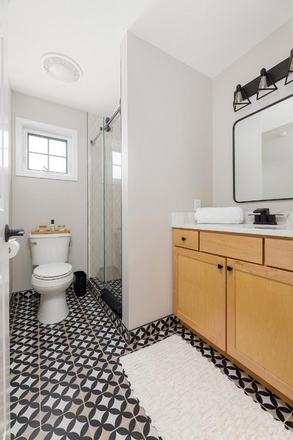 Midtown Modern - Urban Condo Walkable To Bars And Beach Traverse City Exterior foto