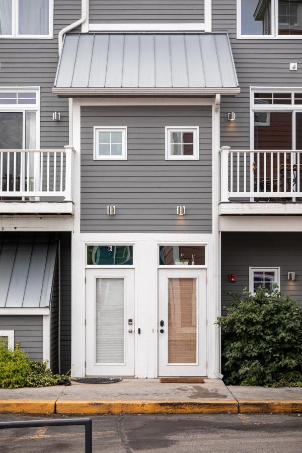 Midtown Modern - Urban Condo Walkable To Bars And Beach Traverse City Exterior foto
